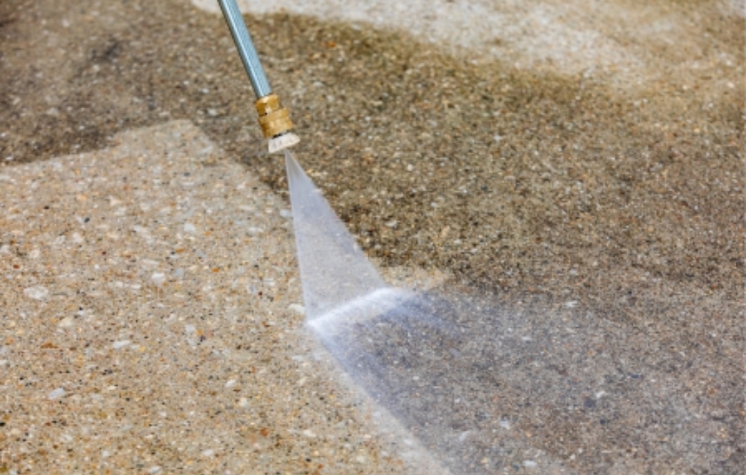 Pressure washing close-up thumbnail